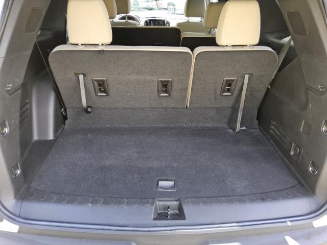 Used 2022 Chevrolet Traverse LS FWD image 2
