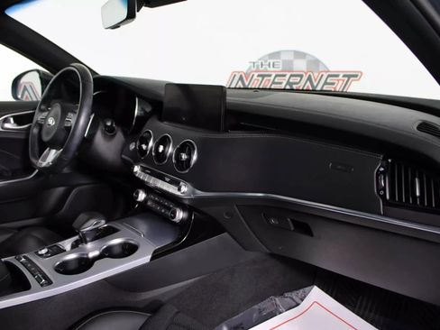 Used 2022 Kia Stinger GT2 image 12