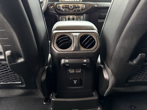 Used 2023 Jeep Wrangler Rubicon image 32