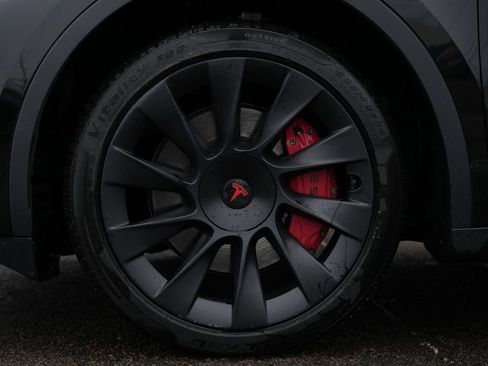 Used 2023 Tesla Model Y Long Range image 11