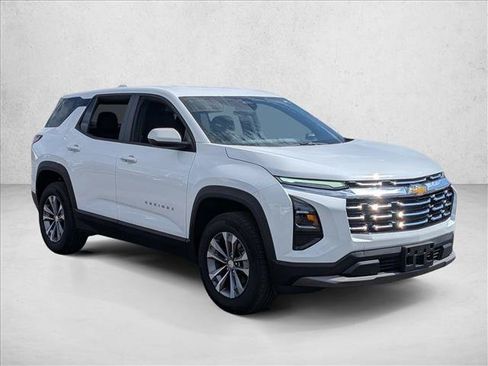 Used 2025 Chevrolet Equinox LT AWD/4WD image 3