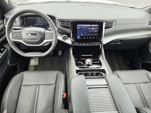 Used 2025 Jeep Wagoneer Series II w/ Premium Group I AWD/4WD image 11
