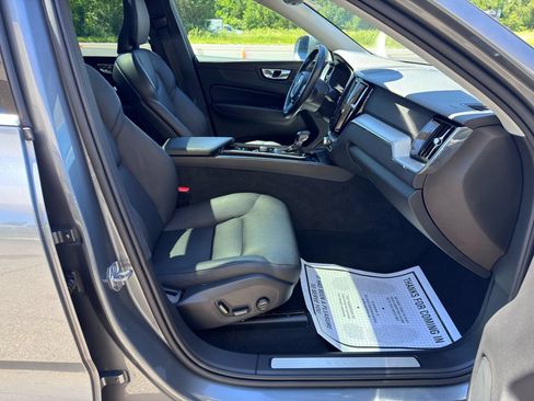 Used 2020 Volvo XC60 T6 Momentum AWD/4WD image 31