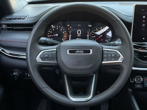 Used 2025 Jeep Compass Trailhawk image 21