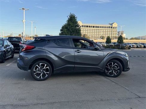 Certified 2022 Toyota C-HR XLE image 4