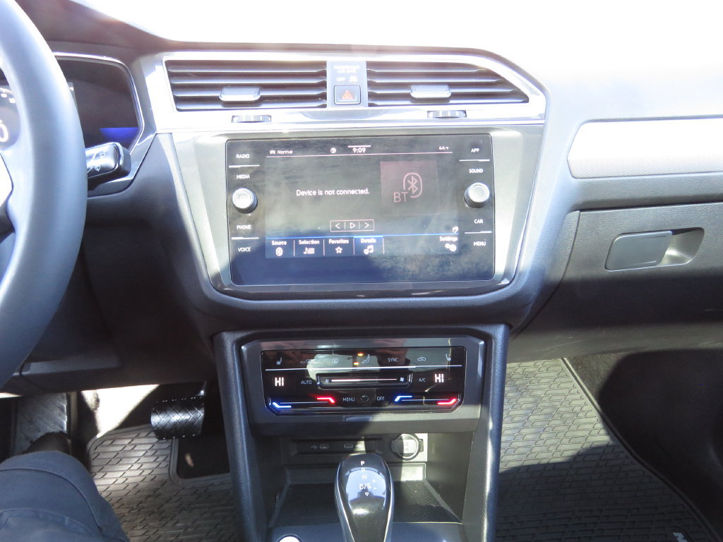 Used 2022 Volkswagen Tiguan SE AWD/4WD image 26