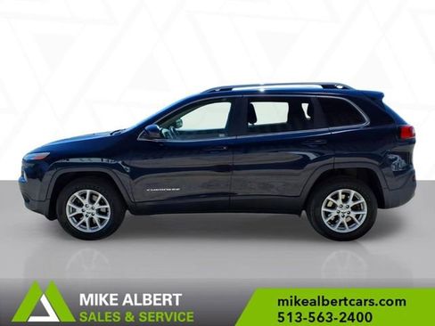 Used 2016 Jeep Cherokee Latitude AWD/4WD image 4