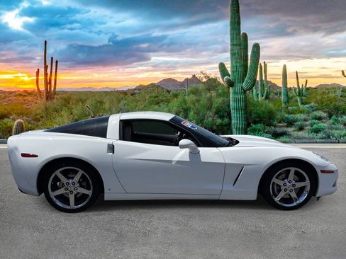 Used 2007 Chevrolet Corvette Coupe w/ Preferred Equipment Group RWD image 2
