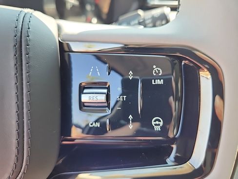 Used 2025 Land Rover Range Rover Velar S image 20