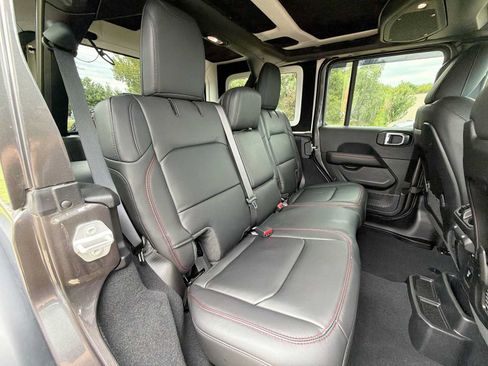 Used 2026 Jeep Wrangler Unlimited Rubicon AWD/4WD image 17
