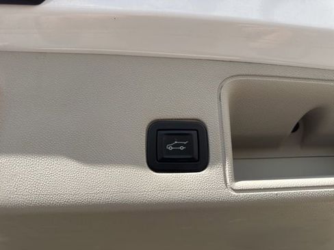 Used 2018 GMC Terrain Denali w/ Advanced Safety Package image 7