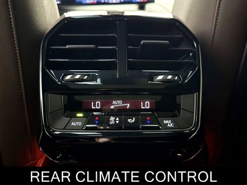 Used 2024 BMW iX xDrive50 w/ Premium Package AWD/4WD image 22