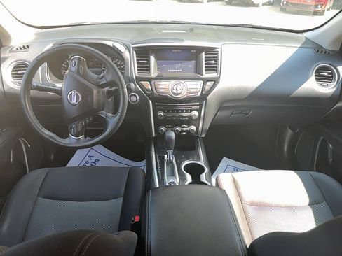 Used 2019 Nissan Pathfinder SV image 14