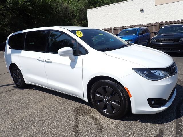 Certified 2020 Chrysler Pacifica Touring w/ S Appearance Package FWD image 9