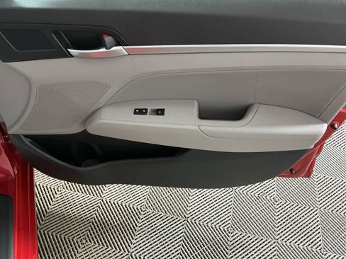 Used 2020 Hyundai Elantra SEL w/ Winter Weather Package image 6