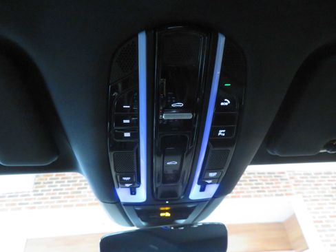 Used 2019 Porsche Cayenne image 41