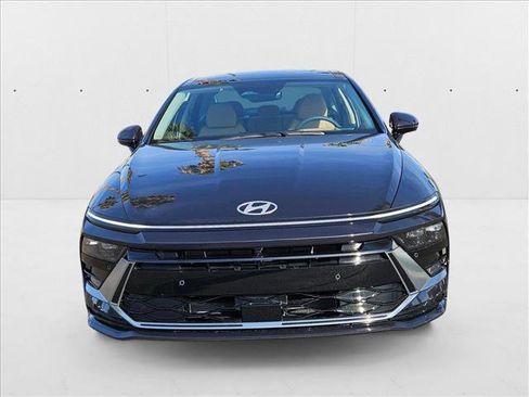 New 2025 Hyundai Sonata Limited image 3