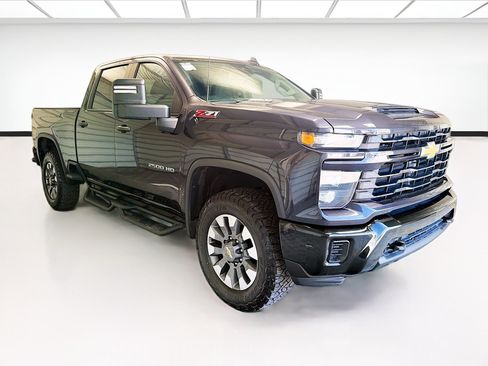 Used 2024 Chevrolet Silverado 2500 Custom w/ Custom Value Package AWD/4WD image 3