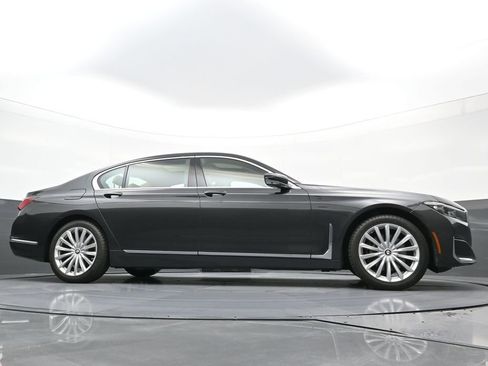 Used 2022 BMW 740i xDrive w/ Premium Package image 21