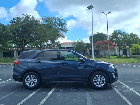 Used 2019 Chevrolet Equinox LS w/ LS Convenience Package AWD/4WD image 4