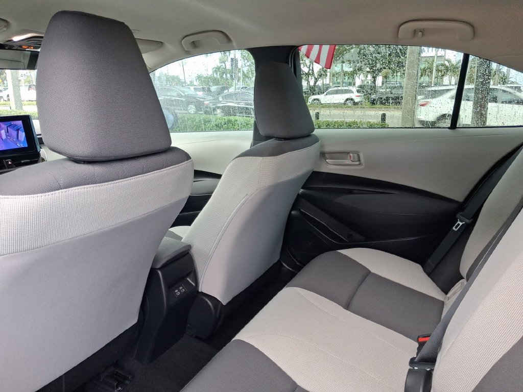 Used 2025 Toyota Corolla LE FWD image 12