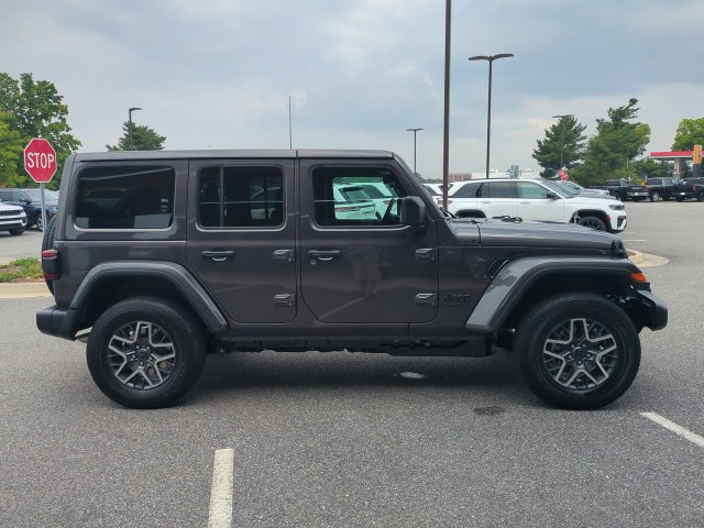 New 2026 Jeep Wrangler Unlimited Sahara w/ Technology Group AWD/4WD image 3