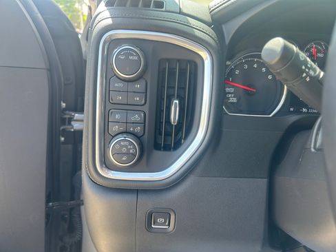 Used 2021 Chevrolet Silverado 1500 LTZ AWD/4WD image 19