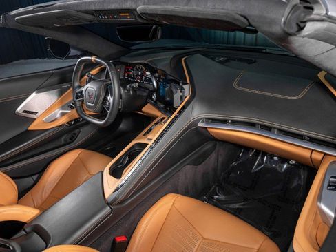 Used 2025 Chevrolet Corvette Stingray Premium Conv w/ Z51 Performance Package RWD image 10