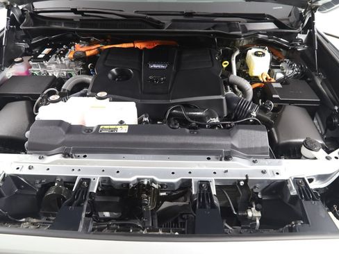 Used 2025 Toyota Tundra Limited AWD/4WD image 51