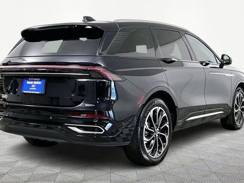 Used 2024 Lincoln Nautilus Reserve image 12