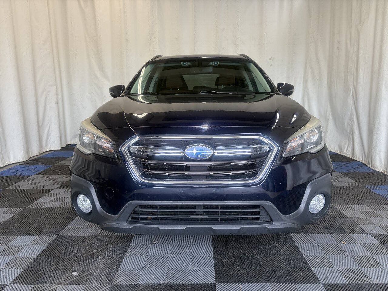 Used 2018 Subaru Outback 2.5i Touring AWD/4WD image 4