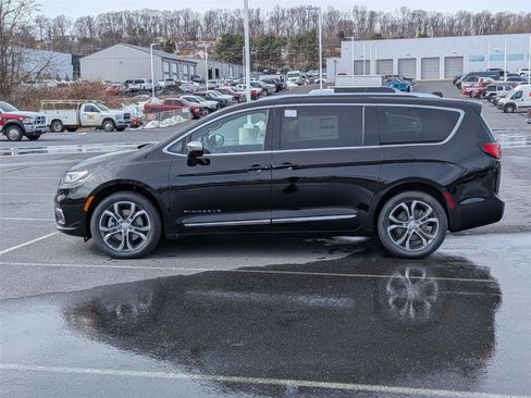 New 2026 Chrysler Pacifica Pinnacle w/ Trailer Tow Group AWD/4WD image 8