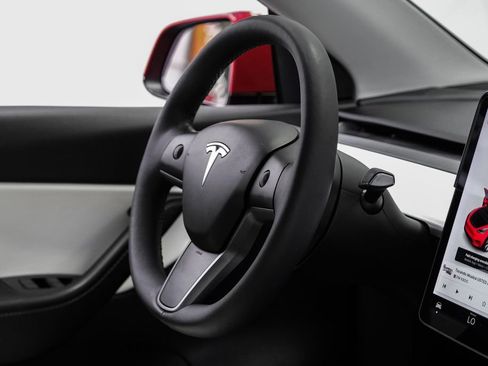 Used 2021 Tesla Model Y Long Range AWD/4WD image 16
