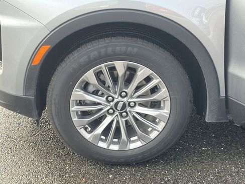 Used 2025 Cadillac XT4 Premium Luxury image 10