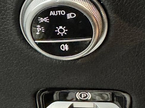 Used 2025 Mercedes-Benz GLC 300 image 29
