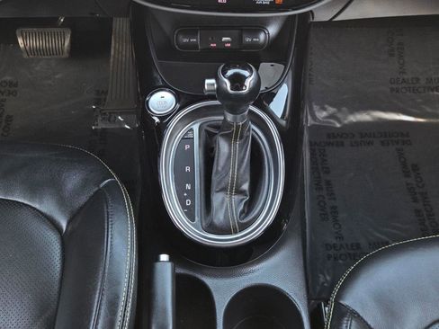 Used 2015 Kia Soul + w/ Primo Package FWD image 21