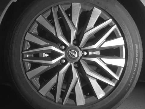 Used 2025 Nissan Altima 2.5 SV FWD image 12