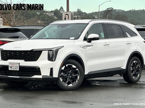 Used 2024 Kia Sorento S image 1