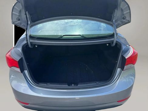Used 2014 Hyundai Elantra SE w/ Option Group 02 FWD image 11