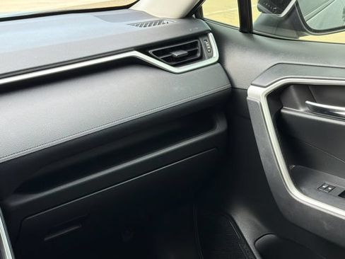 Used 2019 Toyota RAV4 XLE w/ Convenience Package FWD image 13