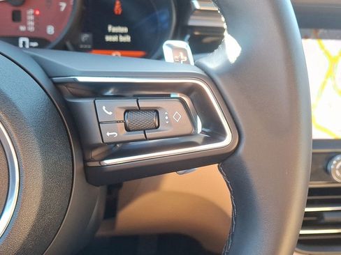 Used 2025 Porsche Macan image 27