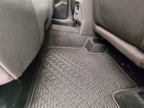 Used 2020 Volkswagen Tiguan SE image 52