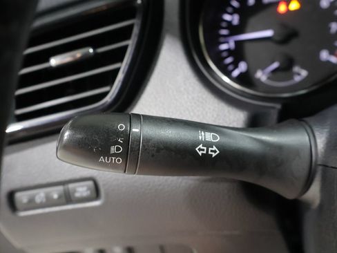 Used 2017 Nissan Rogue SV AWD/4WD image 33