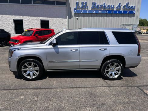 Used 2019 Cadillac Escalade Premium Luxury AWD/4WD image 7