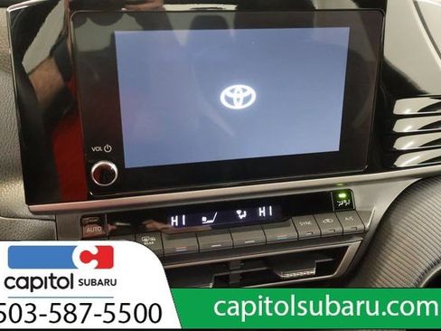 Used 2025 Toyota Camry SE image 21