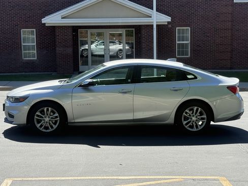 Used 2017 Chevrolet Malibu LT FWD image 6