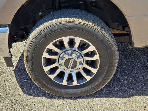 Used 2022 Ford F250 Lariat w/ Lariat Value Package RWD image 10