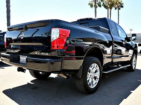 Used 2018 Nissan Titan SV w/ SV Convenience Package AWD/4WD image 7