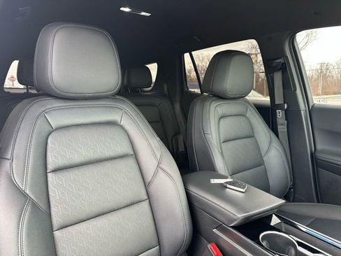 Used 2025 Chevrolet Equinox LT w/ Convenience Package II image 8