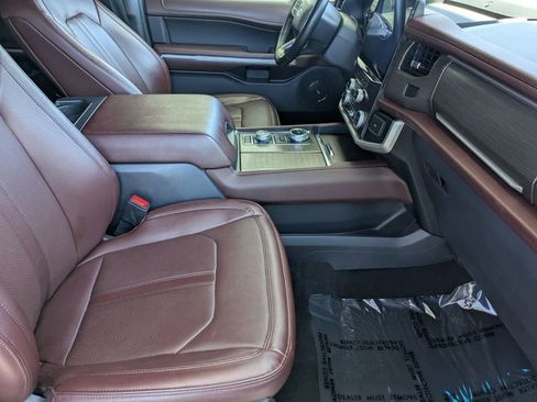 Used 2024 Ford Expedition Limited AWD/4WD image 32
